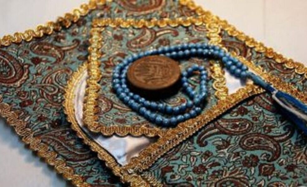 چرا شیعیان روی مهر سجده می‌کنند؟ 