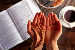 دعا برای سلامتی پدر و مادر در قرآن و صحیفه سجادیه