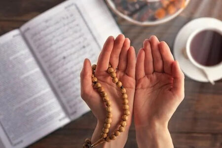 دعا برای سلامتی پدر و مادر در قرآن و صحیفه سجادیه