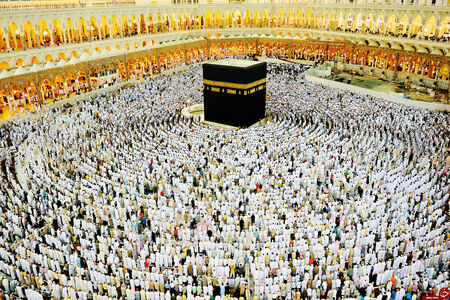 چرا در نماز، باید رو به قبله بایستیم؟