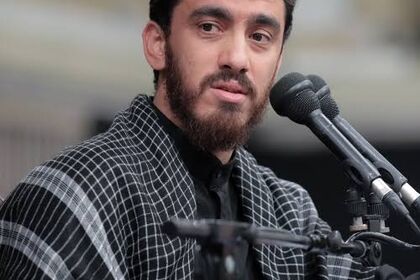 مولودی "شب دلدادگی عاشق شیداست" توسط مهدی رسولی/ ولادت حضرت محمد (ص)