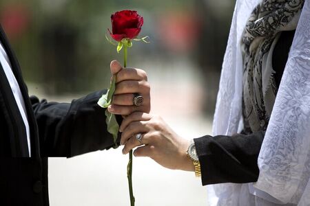 از دعای امام علی(ع) تا توصیه آیت‌الله بهجت؛ راه‌های معنوی گشایش بخت و ازدواج سریع