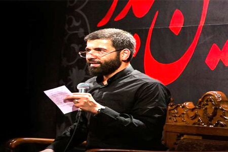 روضه‌خوانی حزن‌انگیز مداح اهل‌بیت برای مادرش در مراسم تشییع جنازه/ ویدئو