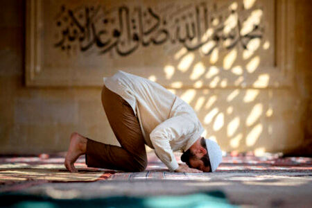 آیا می‌توانیم قنوت نماز رو به فارسی ادا کنیم؟