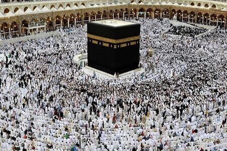 آیین طواف خانه خدا از نظر تاریخی و دینی چگونه بوده است؟